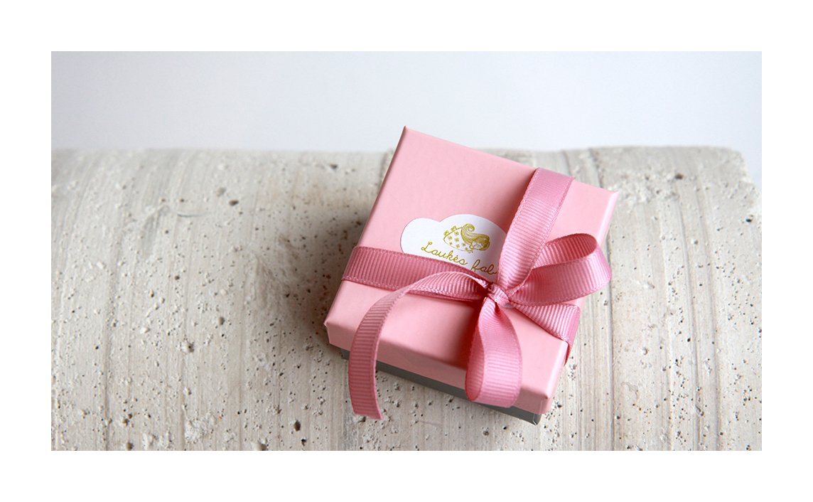 Rožinė dovanų dėžutė